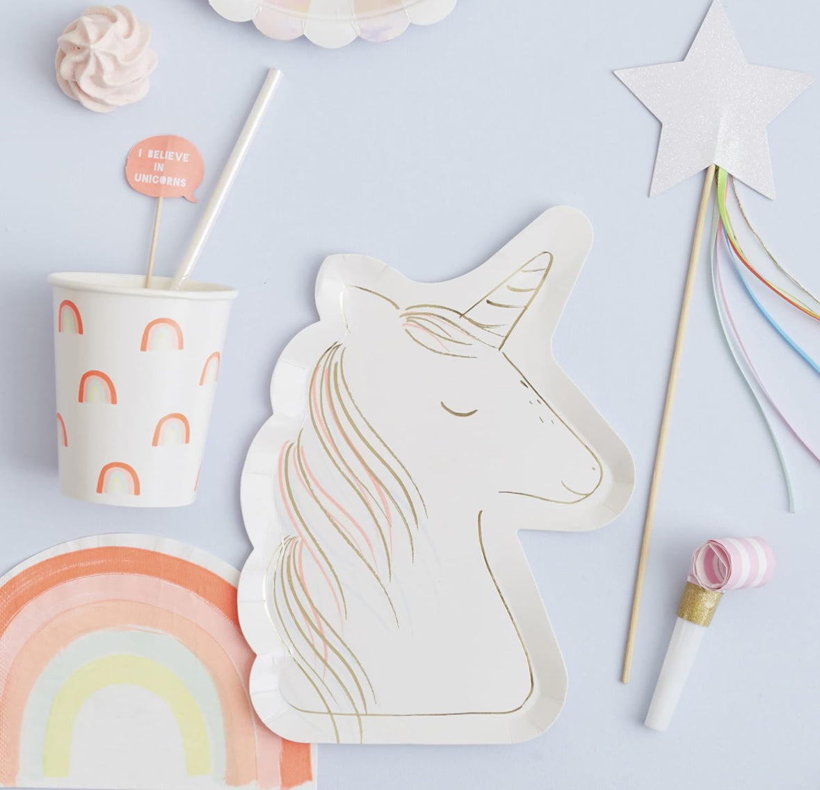 Unicorn-shaped party plates featuring shiny gold foil embellishments and neon print. Perfect for adding a magical touch to any fairytale-themed party. Set includes 8 high-quality plates, measuring 170mm x 230mm, ideal for dessert or snacks.