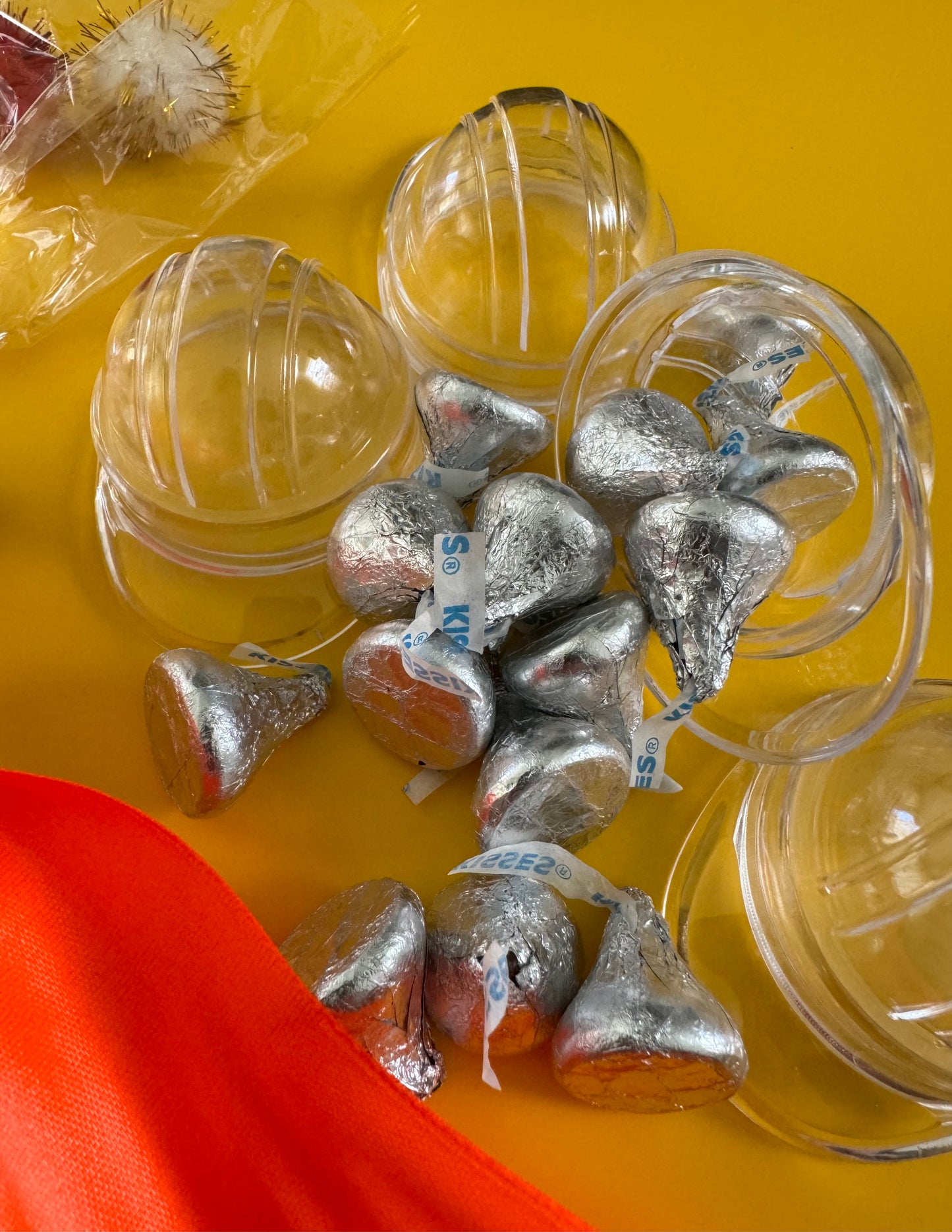 Construction-themed candy favor in plastic helmet containers with chocolate kisses and themed labels. Wrapped in cellophane with optional thank you label. Ideal for construction-themed parties and events.