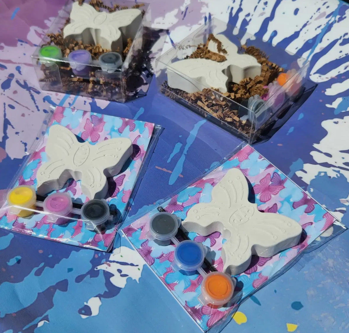 Cute DIY butterfly painting kits for children, ideal for creative activities at weddings, birthdays, and rainy days. Includes mini sculptures, paints, and brushes.