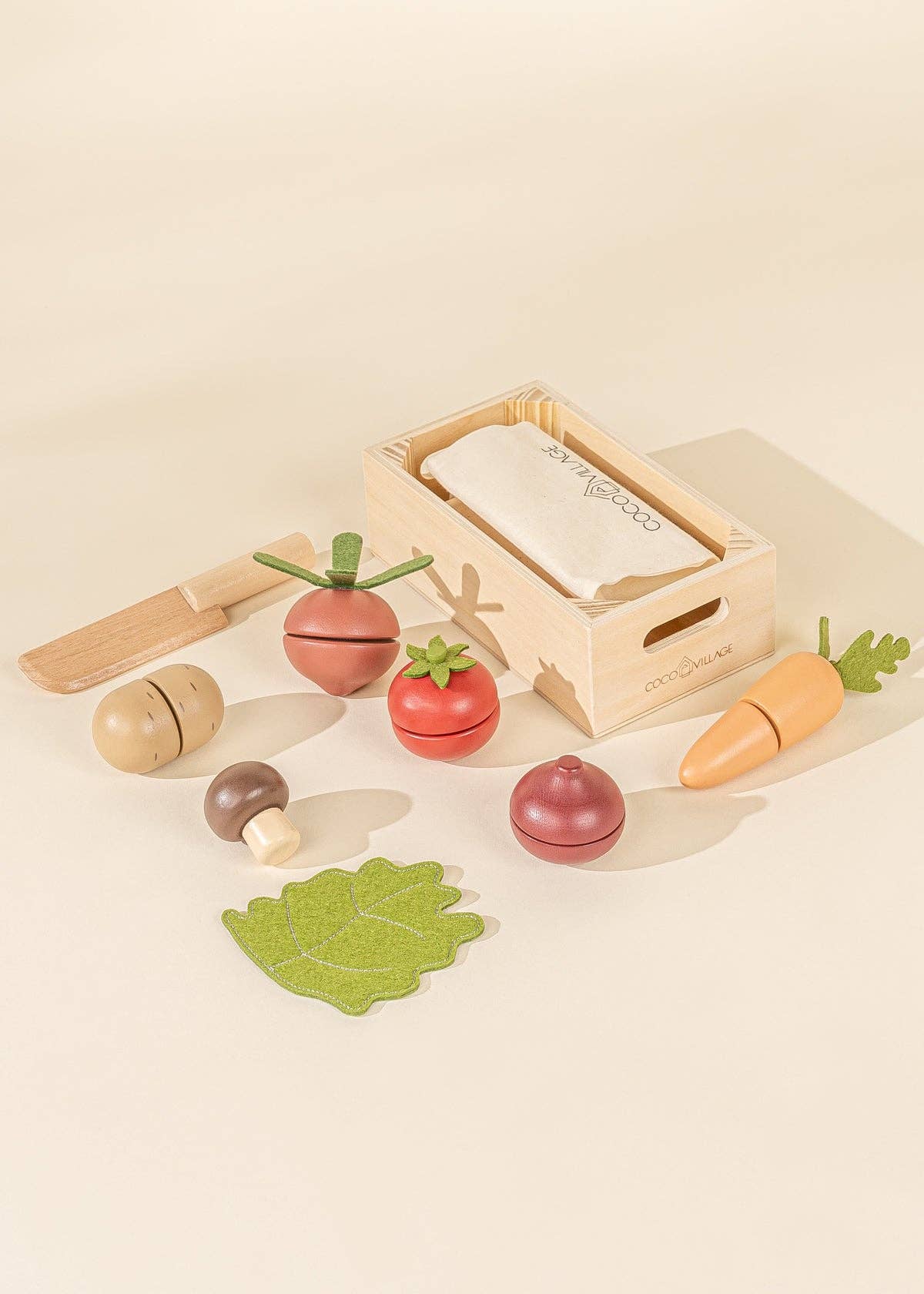 Kids’ wooden veggie playset with a market basket, 7 sliceable veggies & knife for imaginative play.