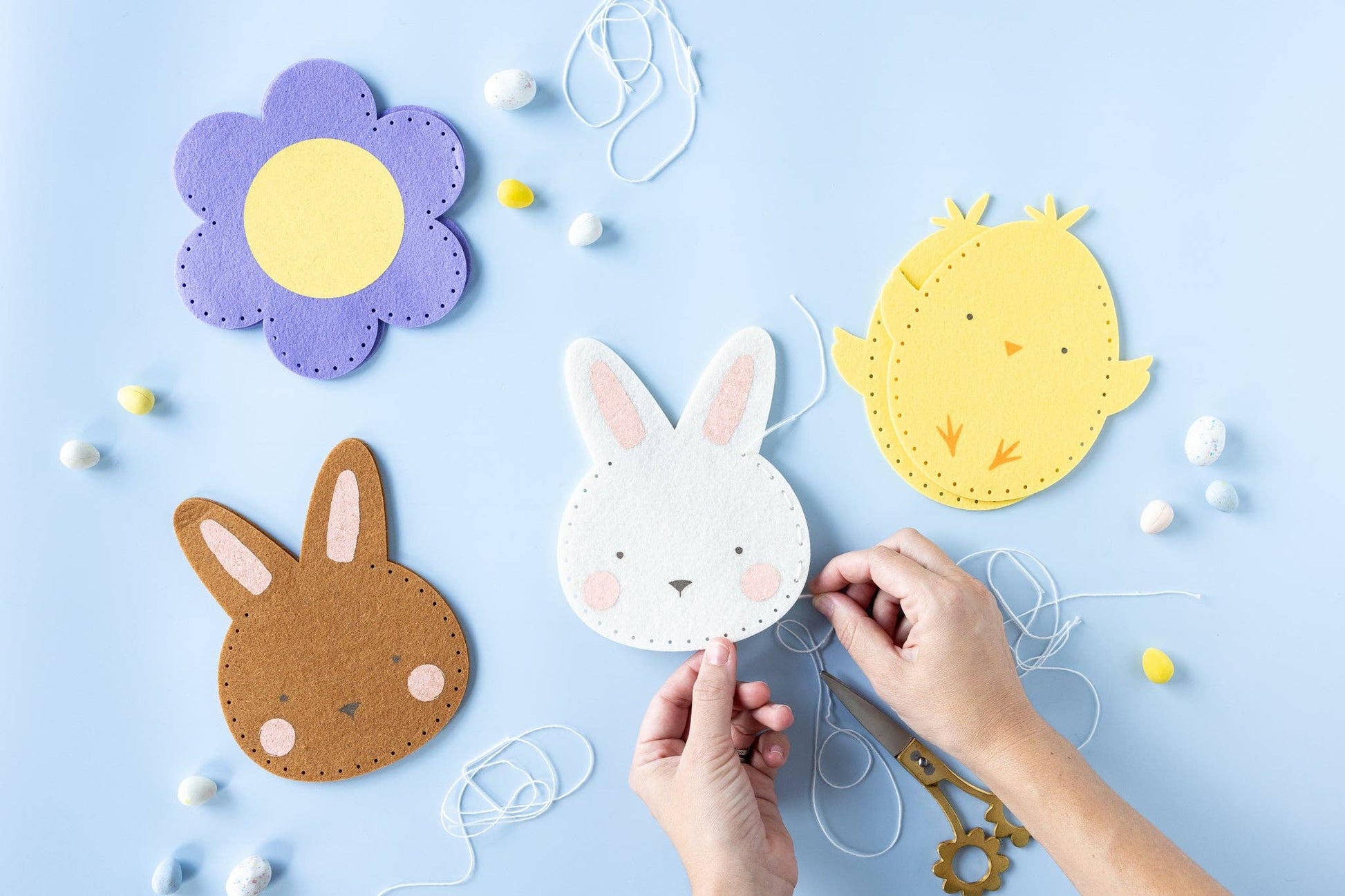 Felt Pouch Kit – 8 felt pieces & 4 yarn, makes 4 Easter-themed pouches (6"x7"), fun craft for kids.