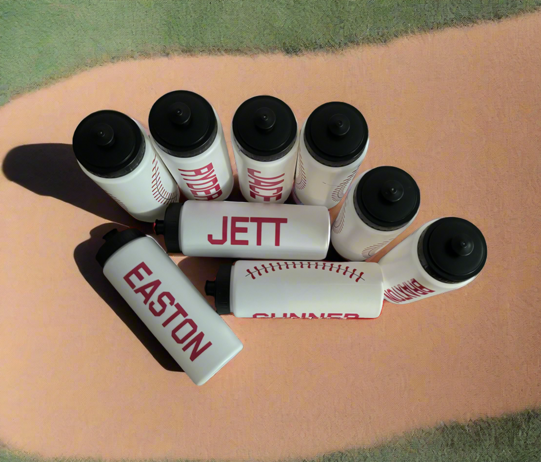 Stylish baseball-themed water bottles with pull-top caps for easy drinking, available in various colors and fonts. Perfect for sports teams, picnics, and field trips