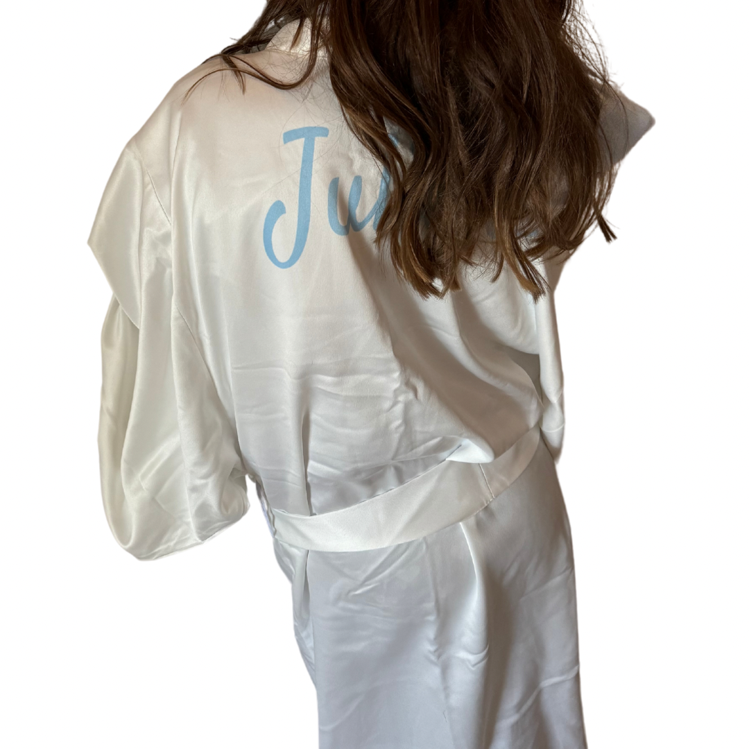 Beautiful mid-length kimono robe made from 100% polyester, offering a smooth and silky feel. Perfect for bridesmaids or girls looking for cozy comfort.