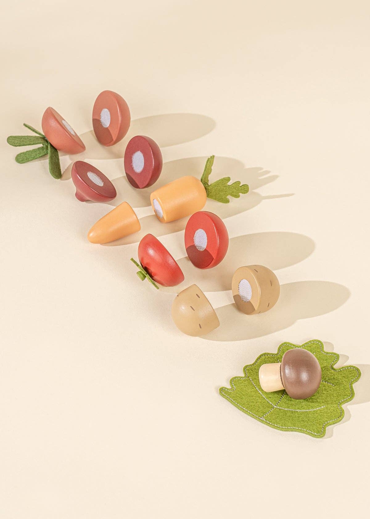 Pretend play wooden food set with 7 sliceable veggies, a basket, and a knife for interactive fun.