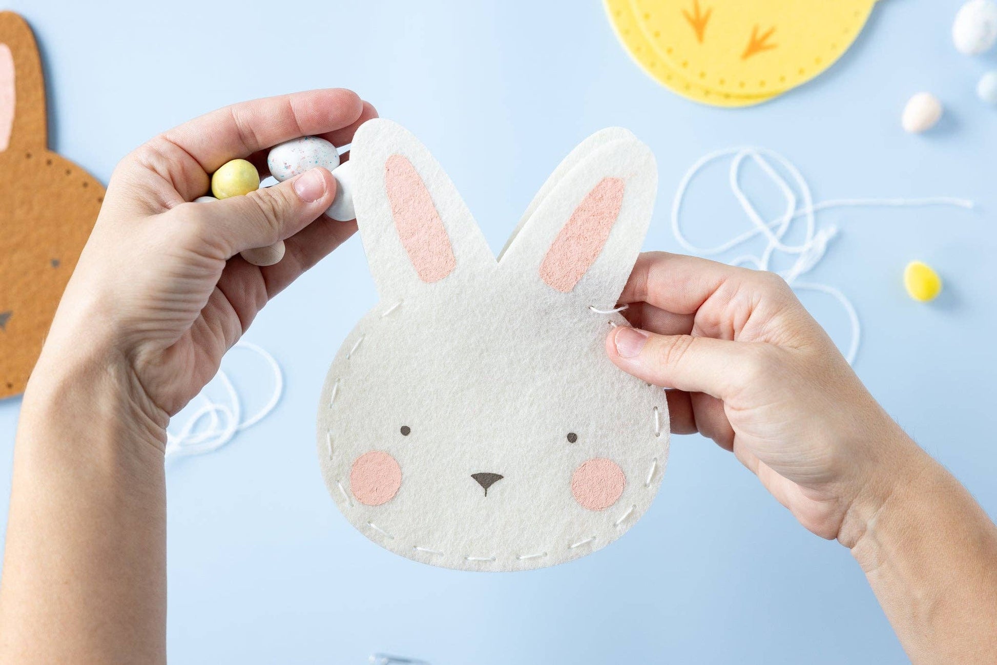 Felt Pouch Kit – 8 felt pieces & 4 yarn, makes 4 Easter-themed pouches (6"x7"), fun craft for kids.