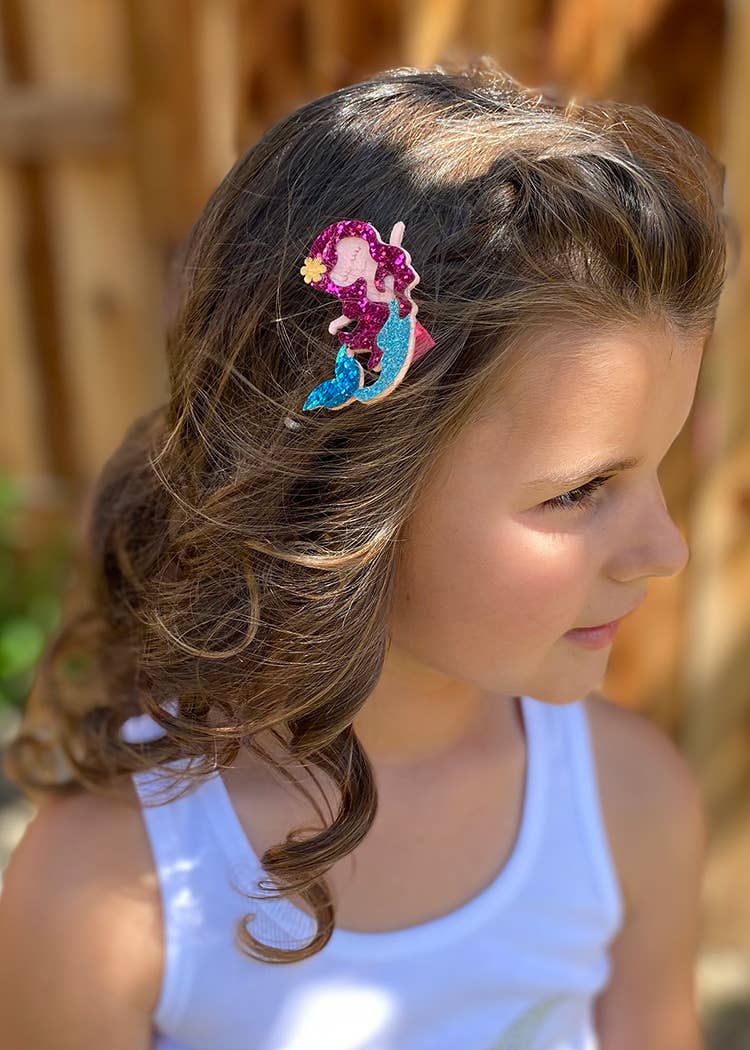 Cute glitter clips on fully lined glitter pinch clips, designed for kids’ hair. These sparkling hair accessories are perfect for everyday wear, adding a playful touch to any hairstyle. Fully lined for comfort, these clips feature a secure pinch mechanism, making them easy to use and ideal for young trendsetters.